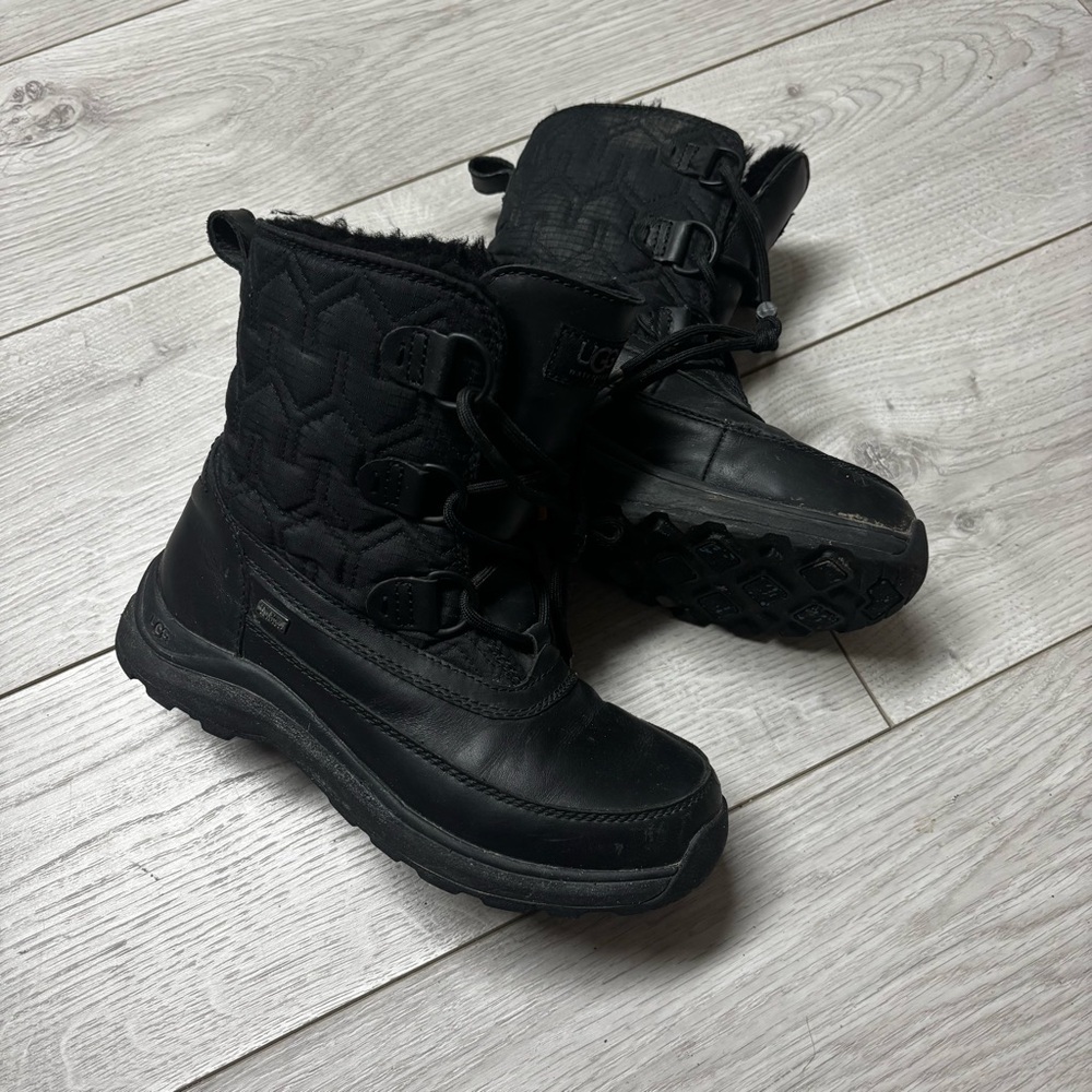 Black Ugg Winter Boots